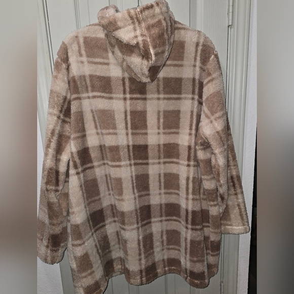 NWT Coco & Shay Plaid Fuzzy Shacket Hooded Fleece Teddy Jacket Women's Plus 2X - Picture 4 of 5